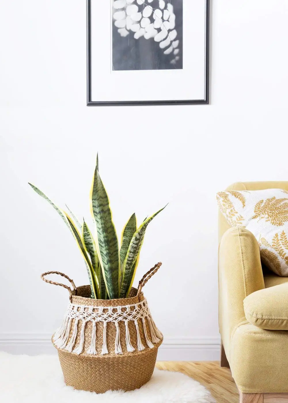 Handwoven Seagrass Basket with Tassel — Natural Elegance for Your Home