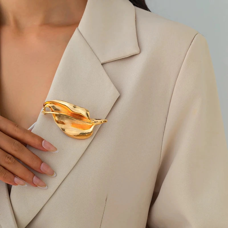 Stainless Steel Lily Brooch — Elegant Simplicity for Any Look