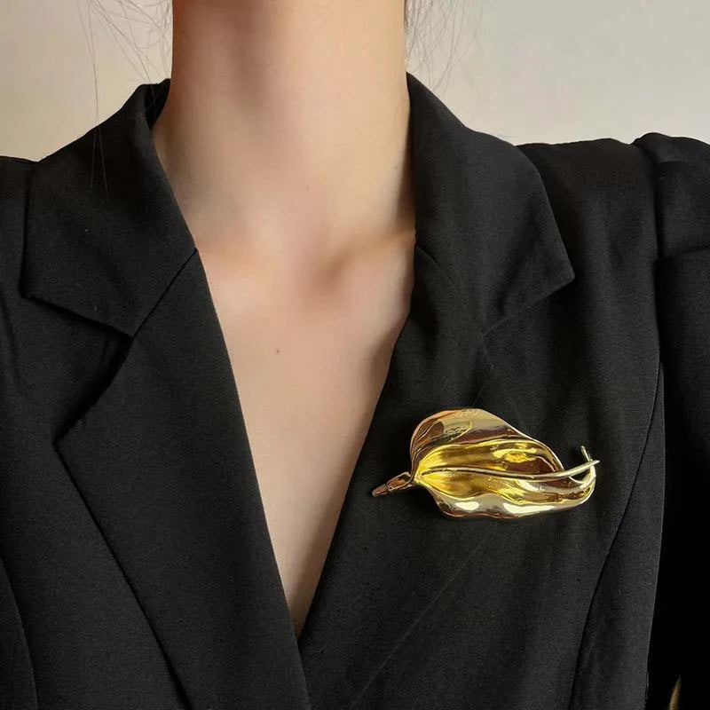 Stainless Steel Lily Brooch — Elegant Simplicity for Any Look