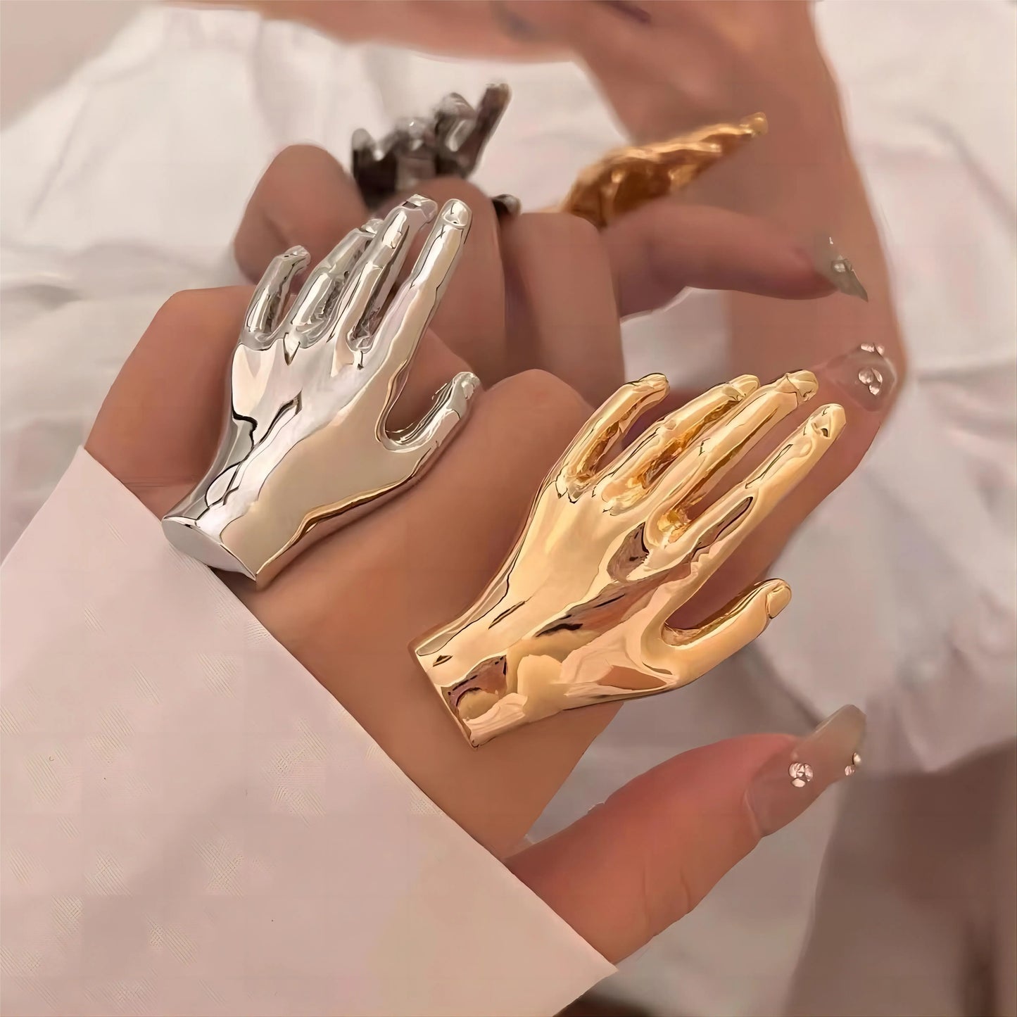 Glossy Hand Brooch – Expressive Detail for Any Look