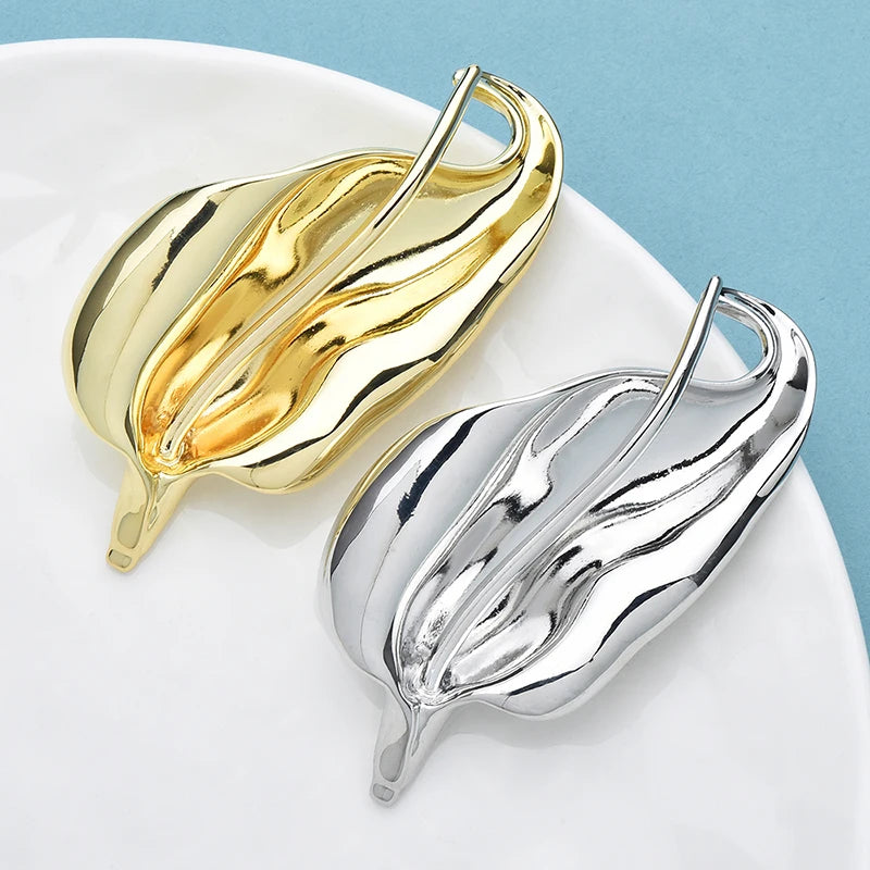 Stainless Steel Lily Brooch — Elegant Simplicity for Any Look